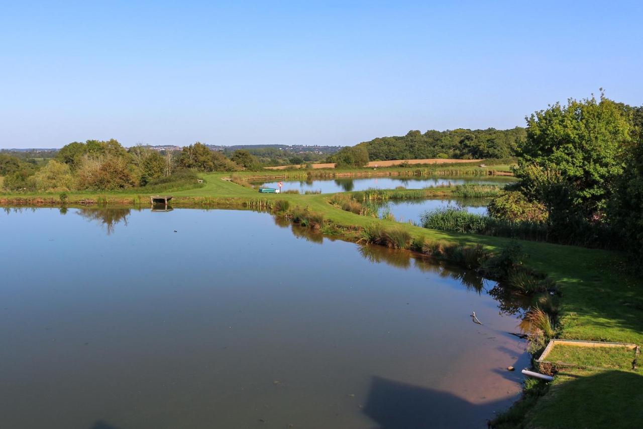 Bransford Farm Fishery & B & B מראה חיצוני תמונה