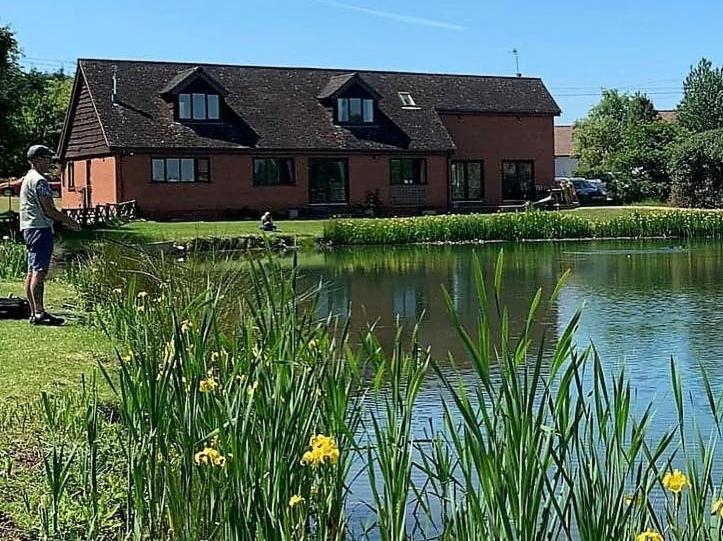 Bransford Farm Fishery & B & B מראה חיצוני תמונה