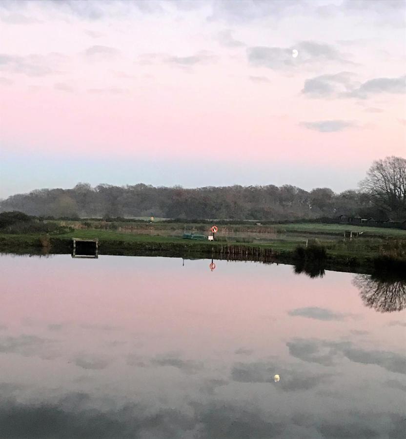 Bransford Farm Fishery & B & B מראה חיצוני תמונה
