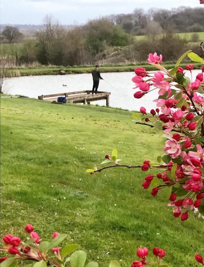 Bransford Farm Fishery & B & B מראה חיצוני תמונה
