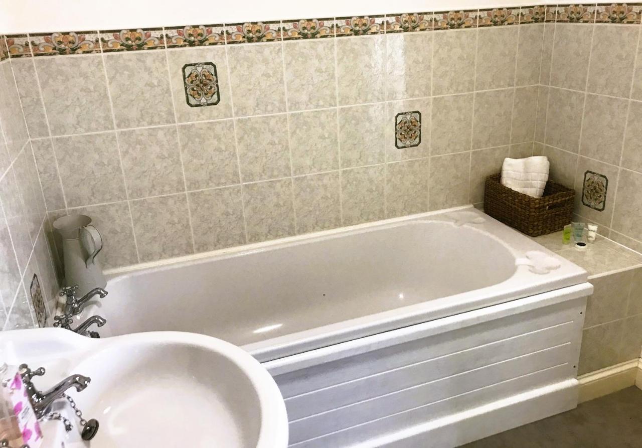 Bransford Farm Fishery & B & B מראה חיצוני תמונה