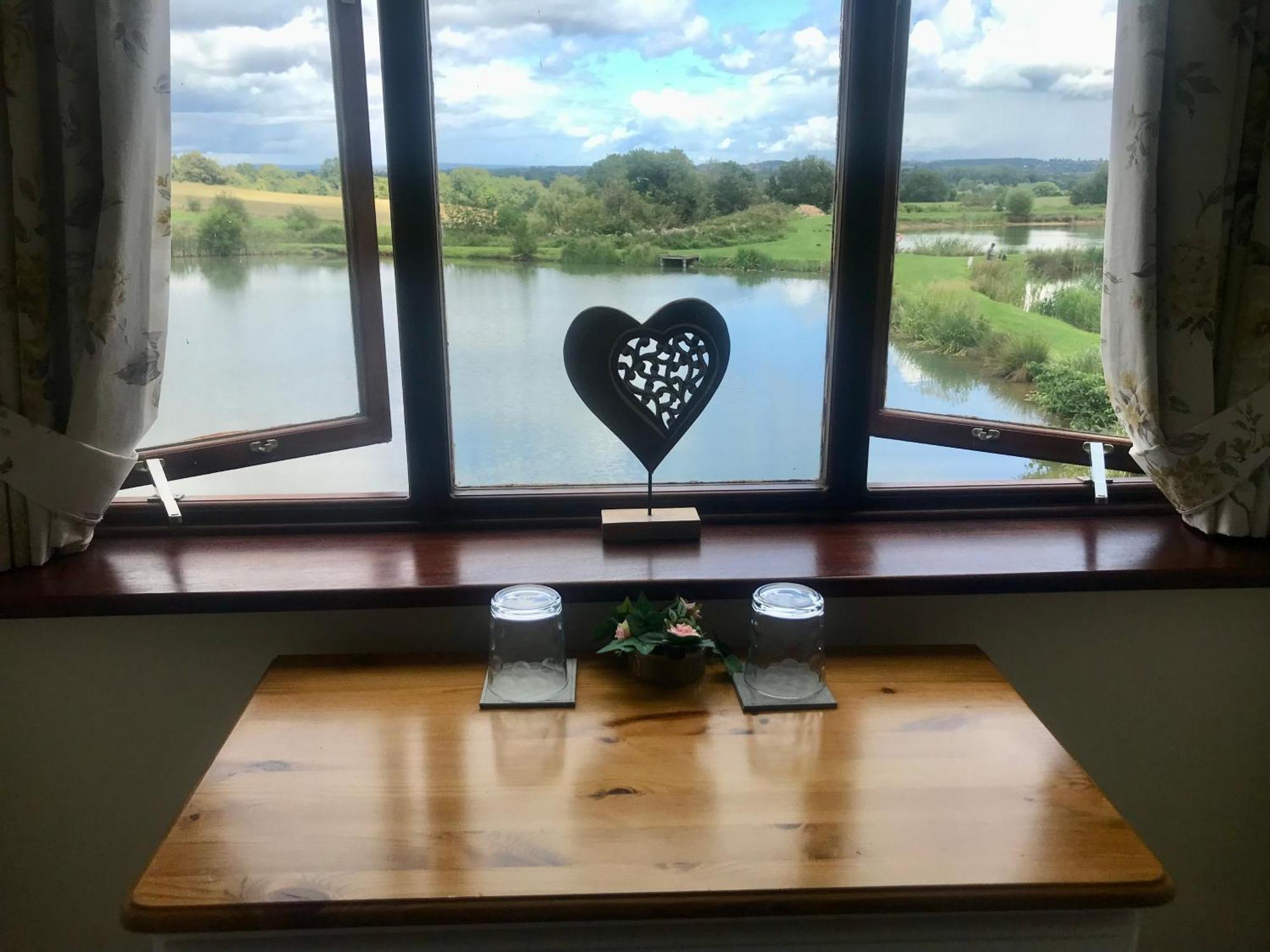 Bransford Farm Fishery & B & B מראה חיצוני תמונה