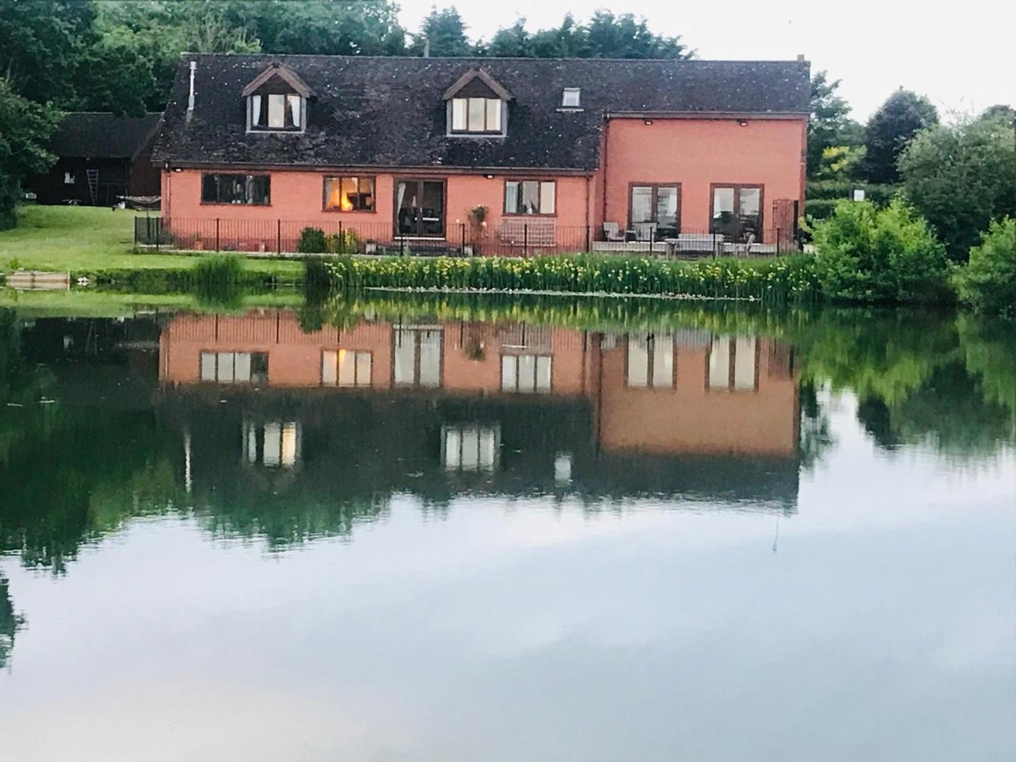 Bransford Farm Fishery & B & B מראה חיצוני תמונה